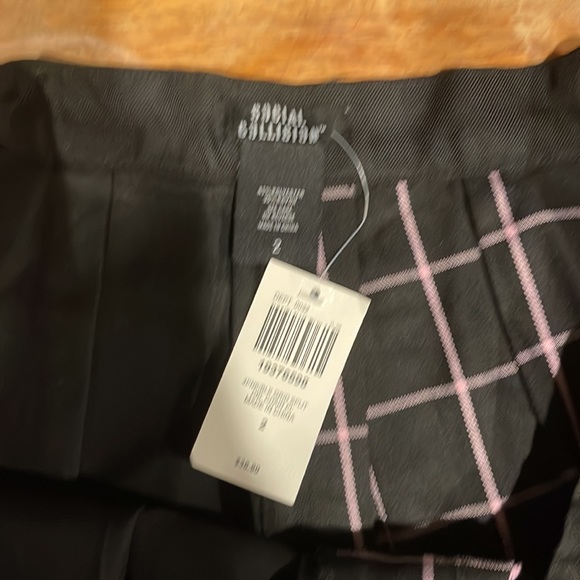 Social Collison Plus 2 Black & Pink Grid Split Chain Skirt - Picture 5 of 6